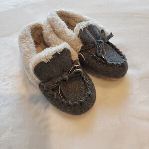 Gap Kids Gray Moccasin Slippers Sz 9/10